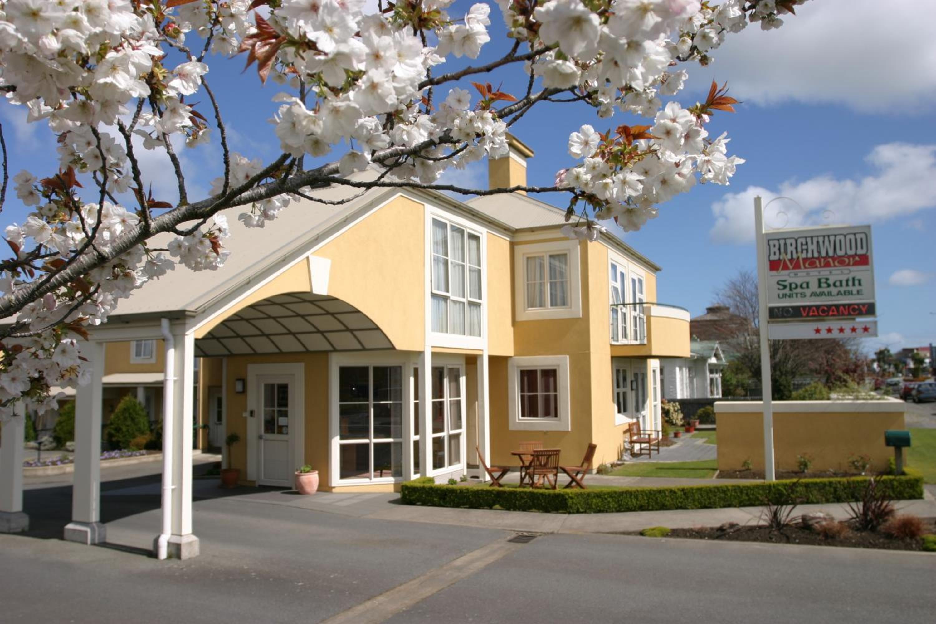 Birchwood Manor