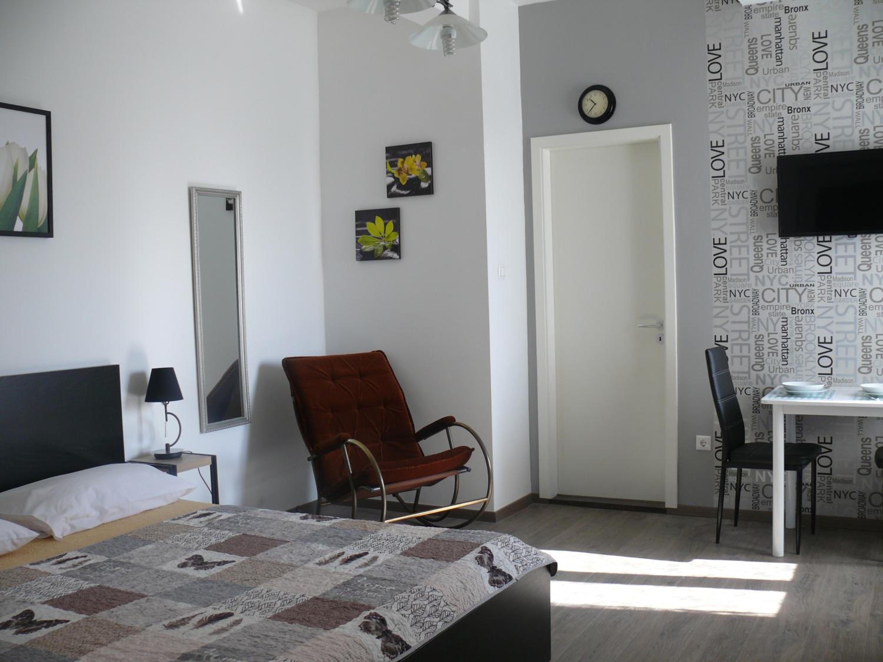 Diamond Astoria Apartments