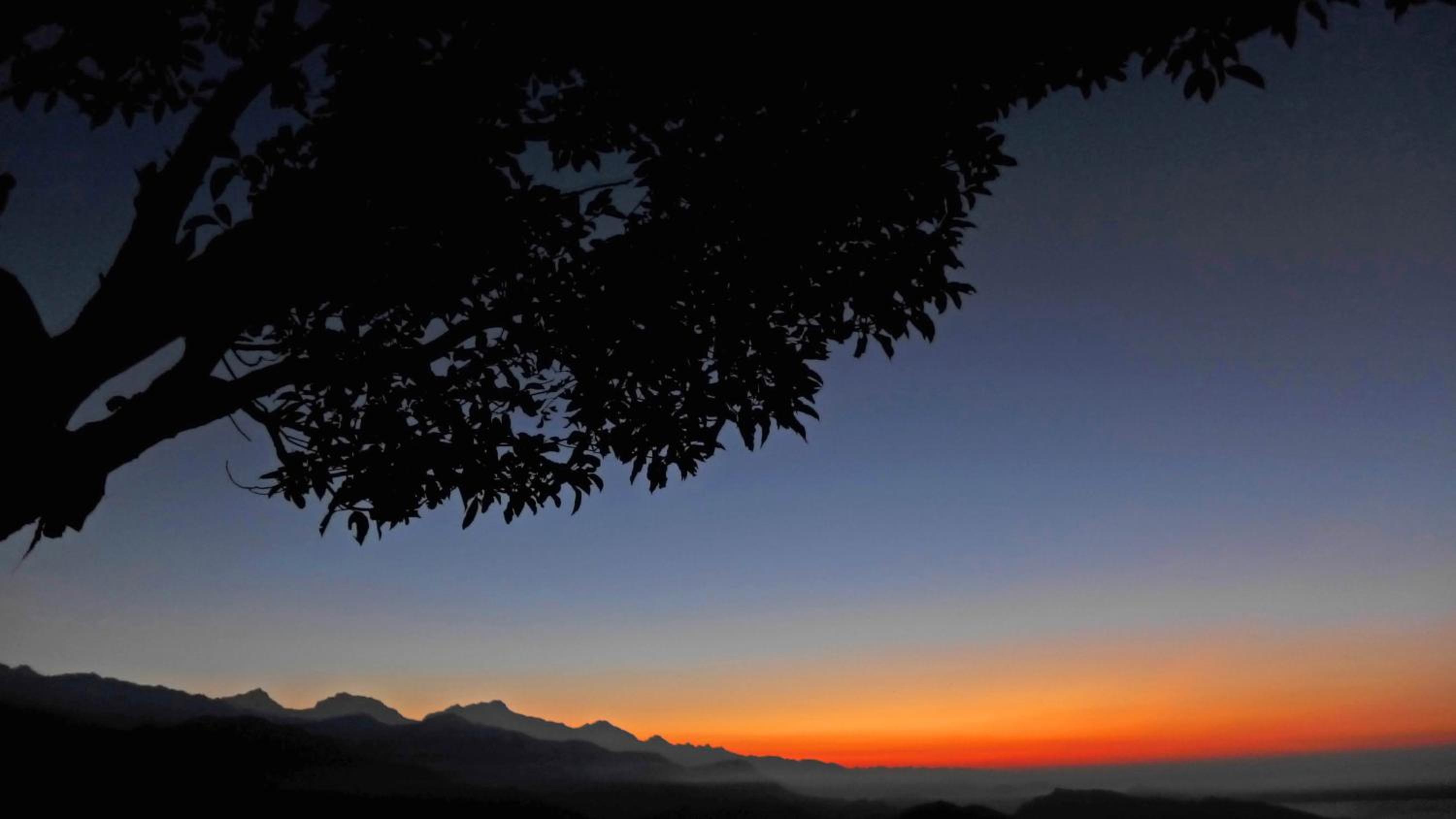 Superview Lodge - Family-Run, Himalayan Sunrise