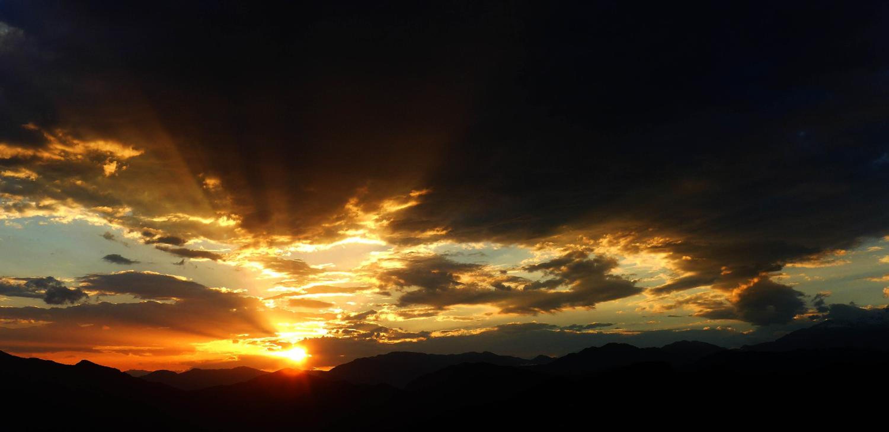 Superview Lodge - Family-Run, Himalayan Sunrise
