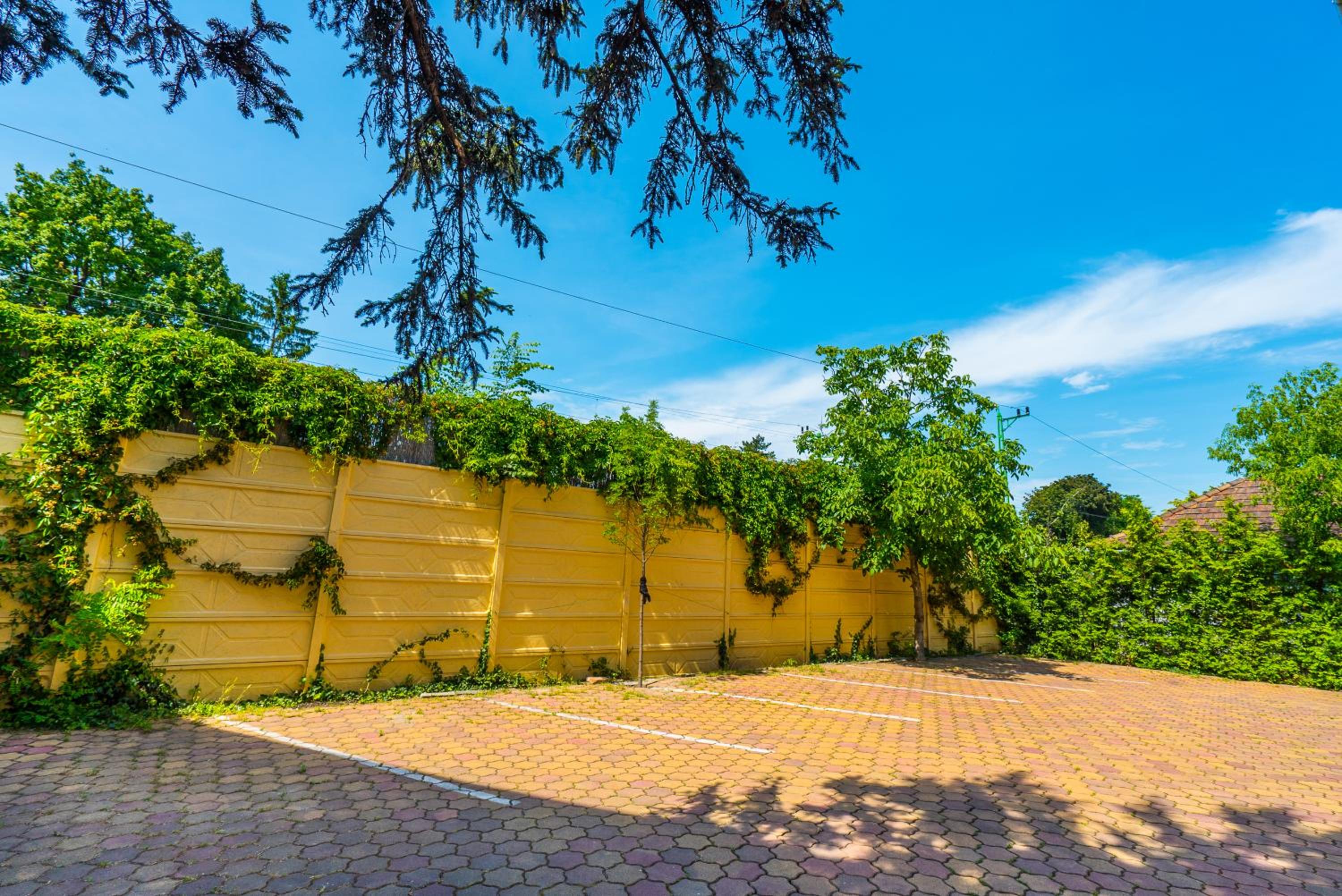 Riviéra Apartmanház view 3