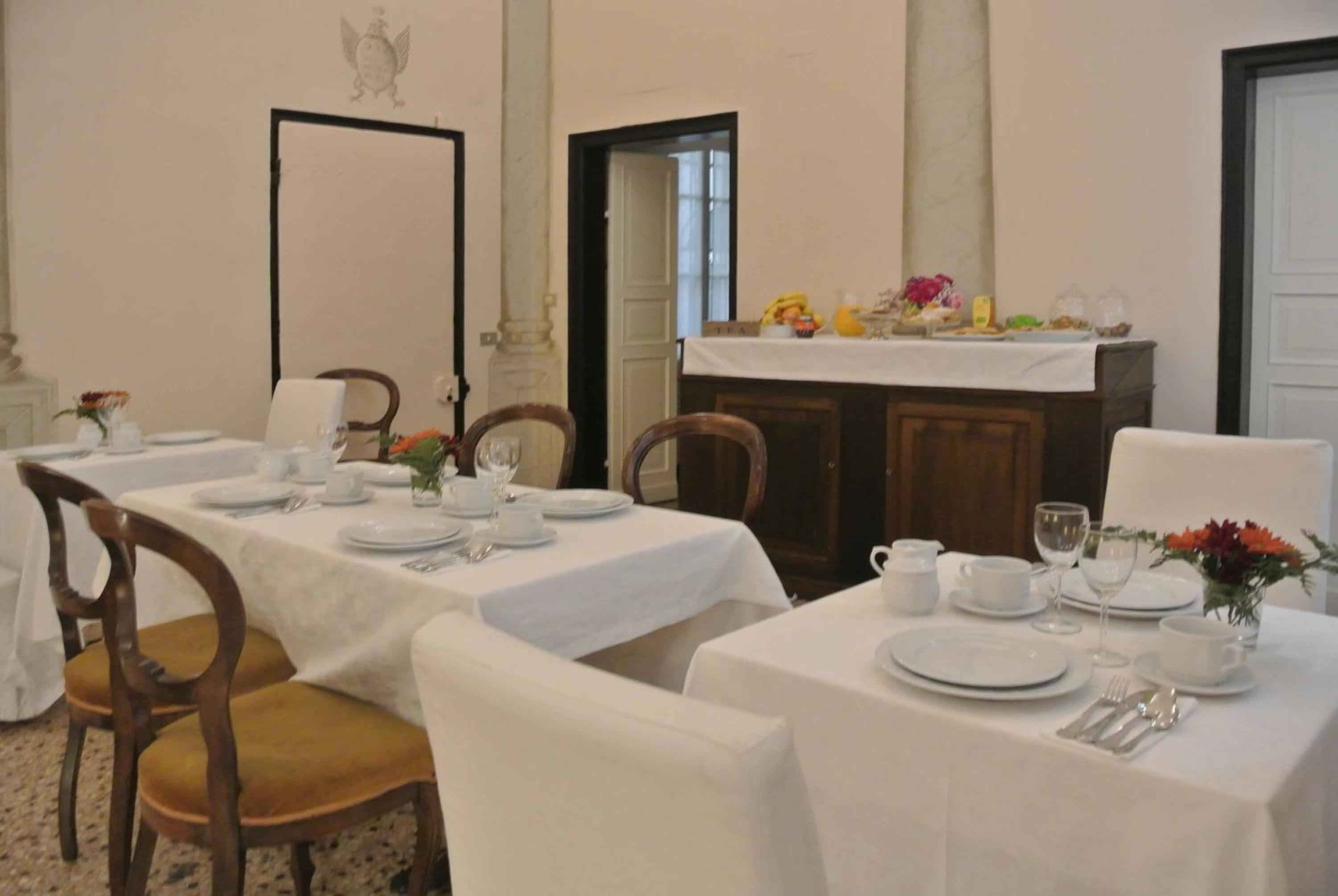 Palazzo Zecchino B&B