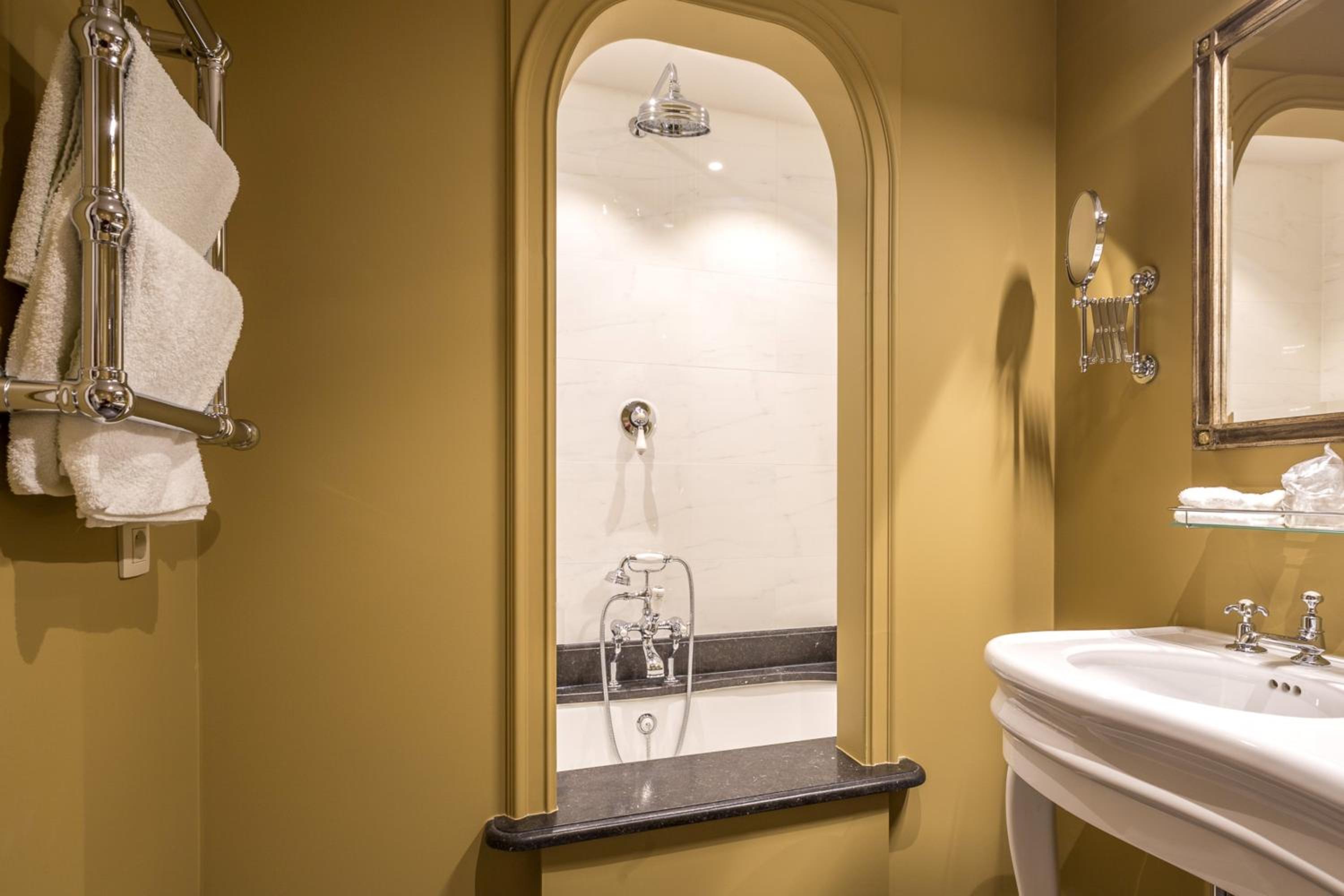 Bruges Vacations - Boutique Hotel De Castillion - Small elegant family hotel - Property Image 5