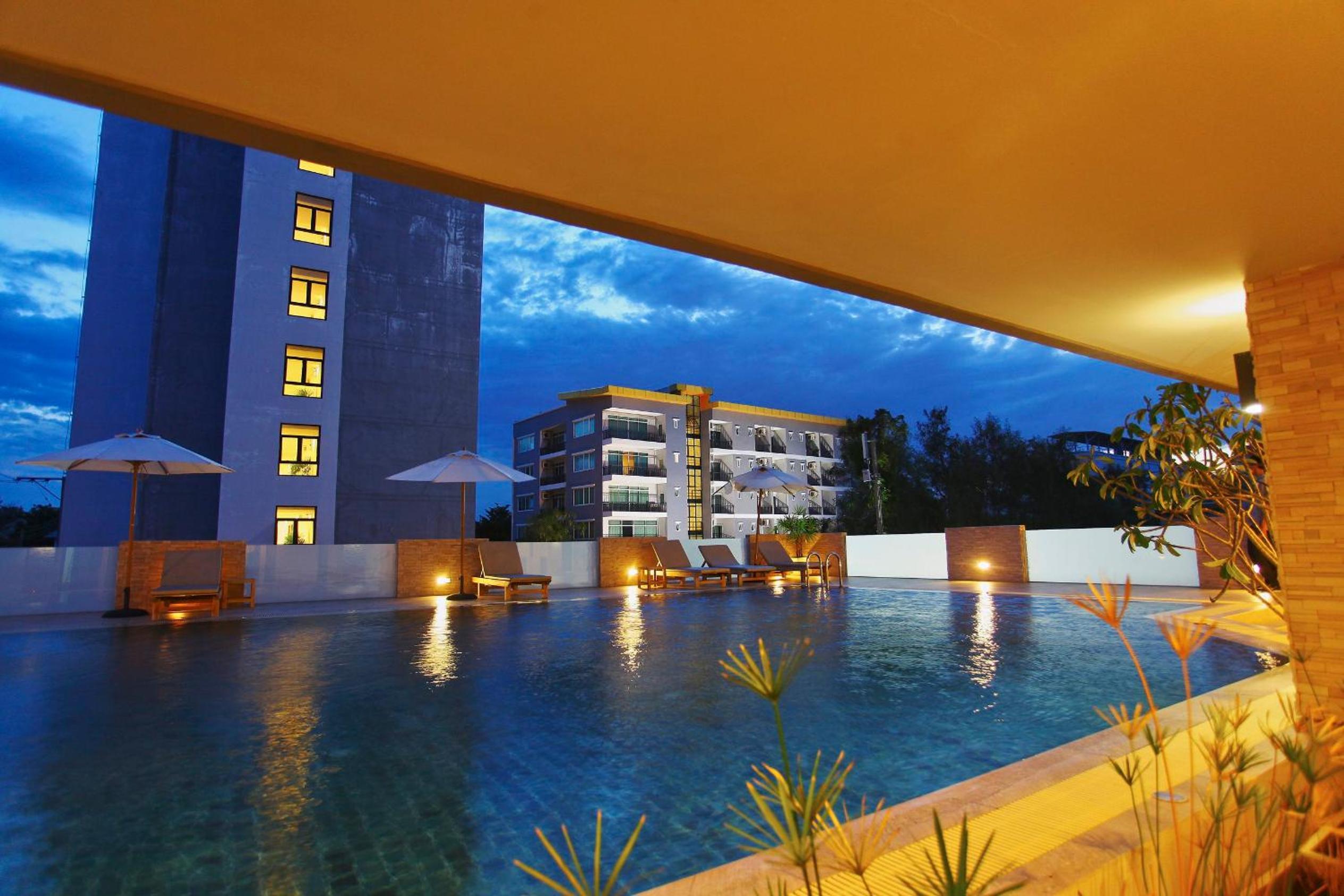 Leenova Hotel