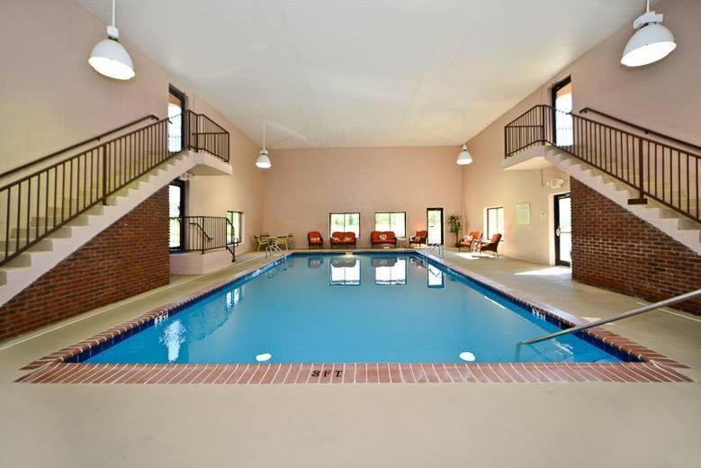 Manchester Vacations - Manchester Heritage Inn  Suites - Property Image 14