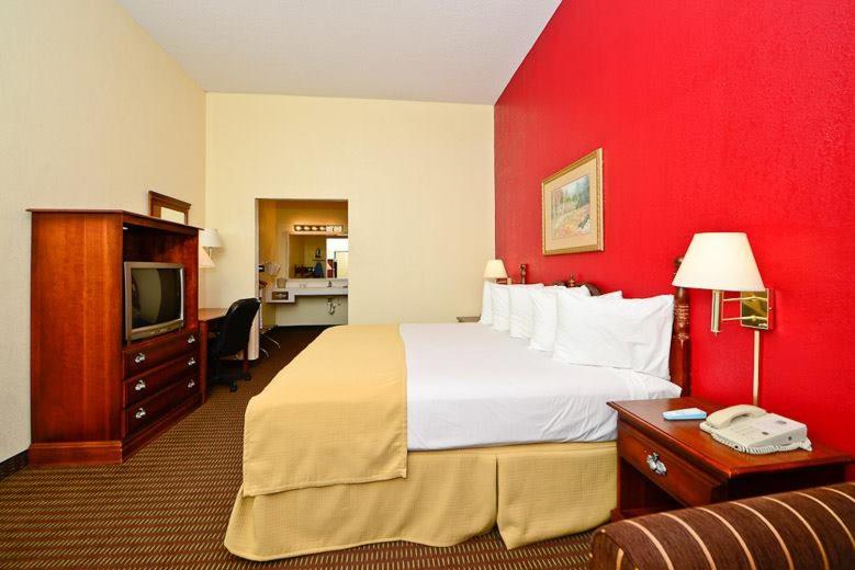 London Vacations - Manchester Heritage Inn  Suites - Property Image 3