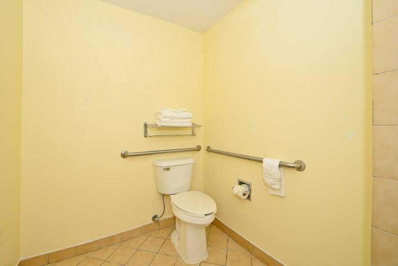 Manchester Vacations - Manchester Heritage Inn  Suites - Property Image 21