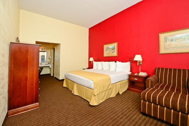 Manchester Vacations - Manchester Heritage Inn  Suites - Property Image 20