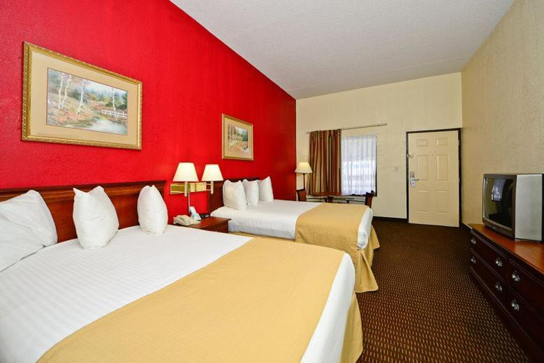 Manchester Vacations - Manchester Heritage Inn  Suites - Property Image 17