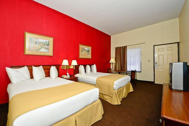 Manchester Vacations - Manchester Heritage Inn  Suites - Property Image 16