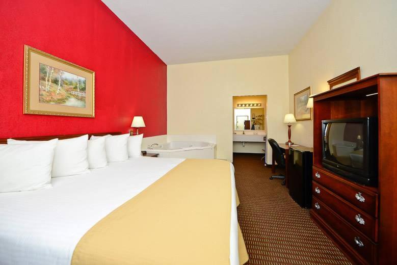 Manchester Vacations - Manchester Heritage Inn  Suites - Property Image 13