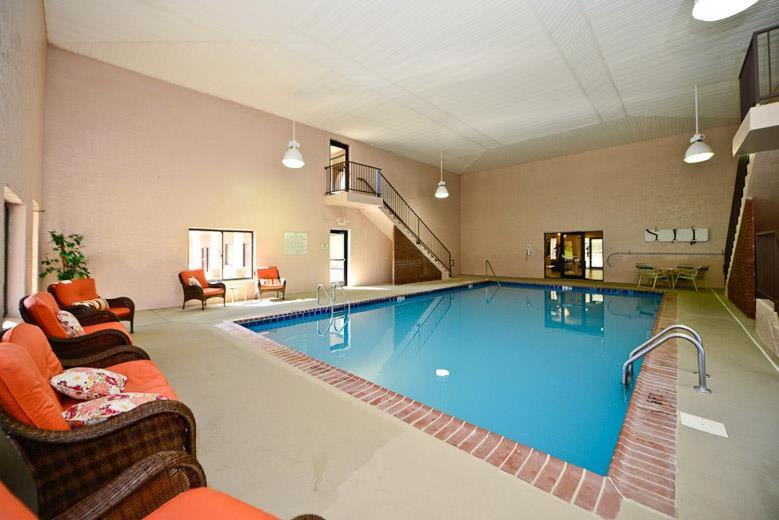 Manchester Vacations - Manchester Heritage Inn  Suites - Property Image 10