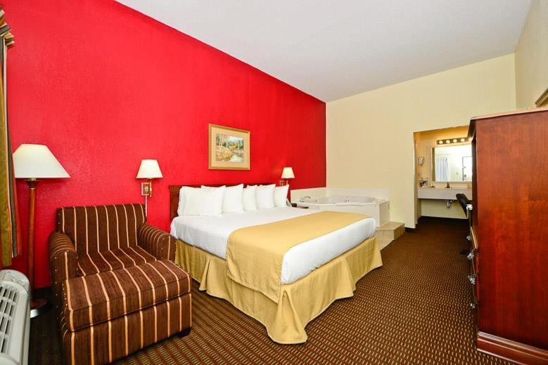 Manchester Vacations - Manchester Heritage Inn  Suites - Property Image 12