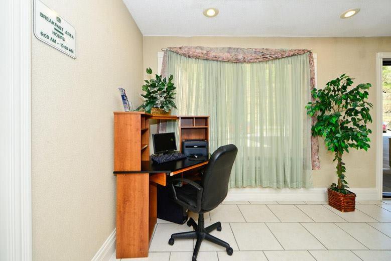 Manchester Vacations - Manchester Heritage Inn  Suites - Property Image 9