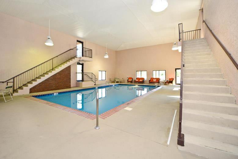 Manchester Vacations - Manchester Heritage Inn  Suites - Property Image 8