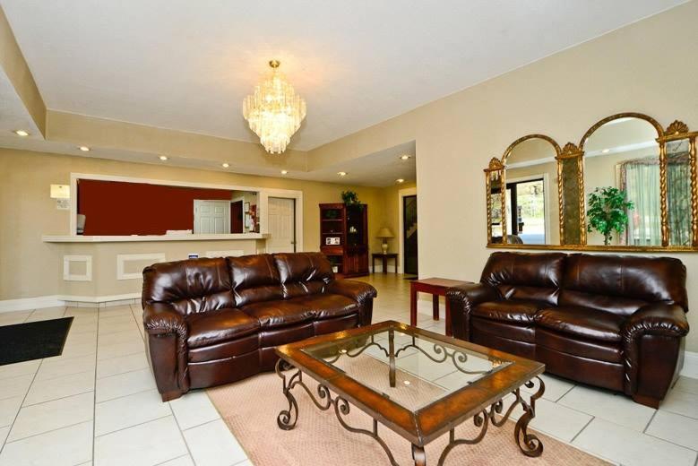 Manchester Vacations - Manchester Heritage Inn  Suites - Property Image 7