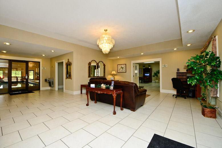 Manchester Vacations - Manchester Heritage Inn  Suites - Property Image 5