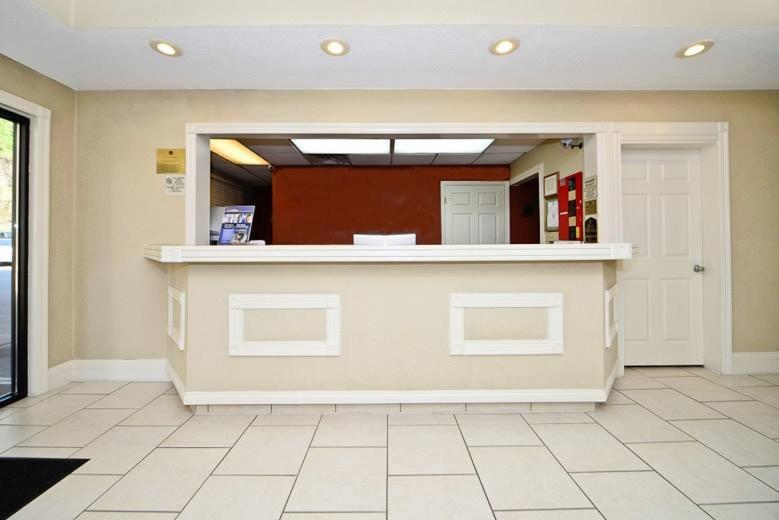 Manchester Vacations - Manchester Heritage Inn  Suites - Property Image 3