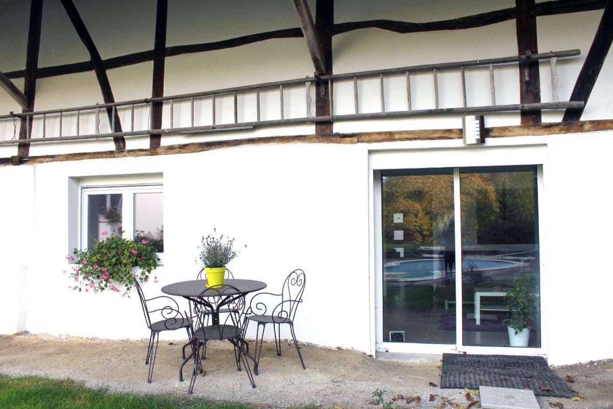 Le Clos Saint Morand view 2