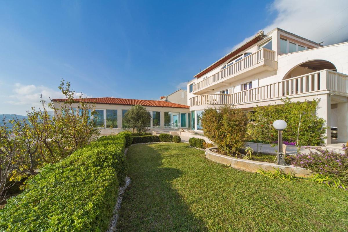 Villa Residence Lantoni view 2