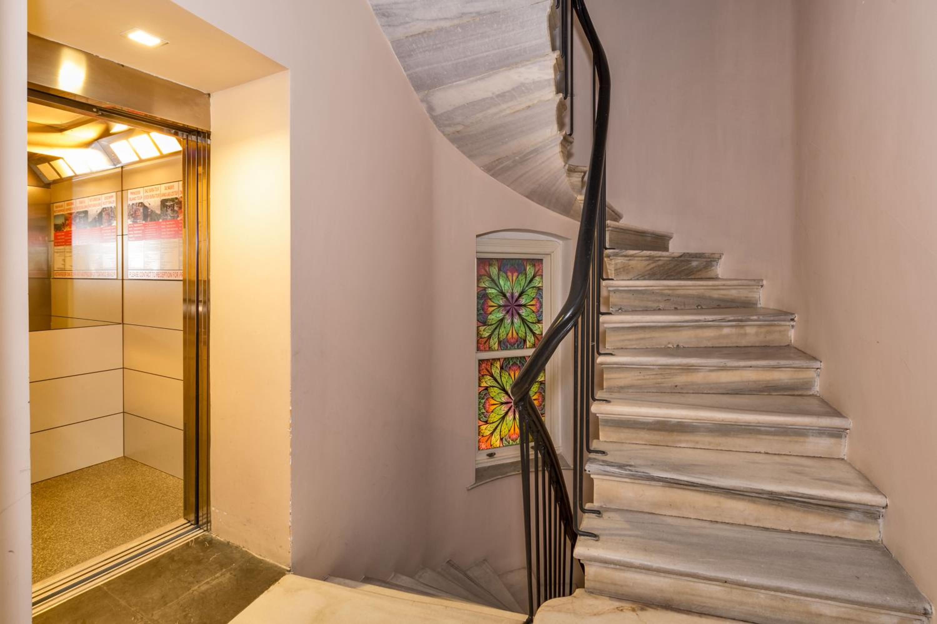 Hotel Next2 becomes Next2 Otel. - Image 7