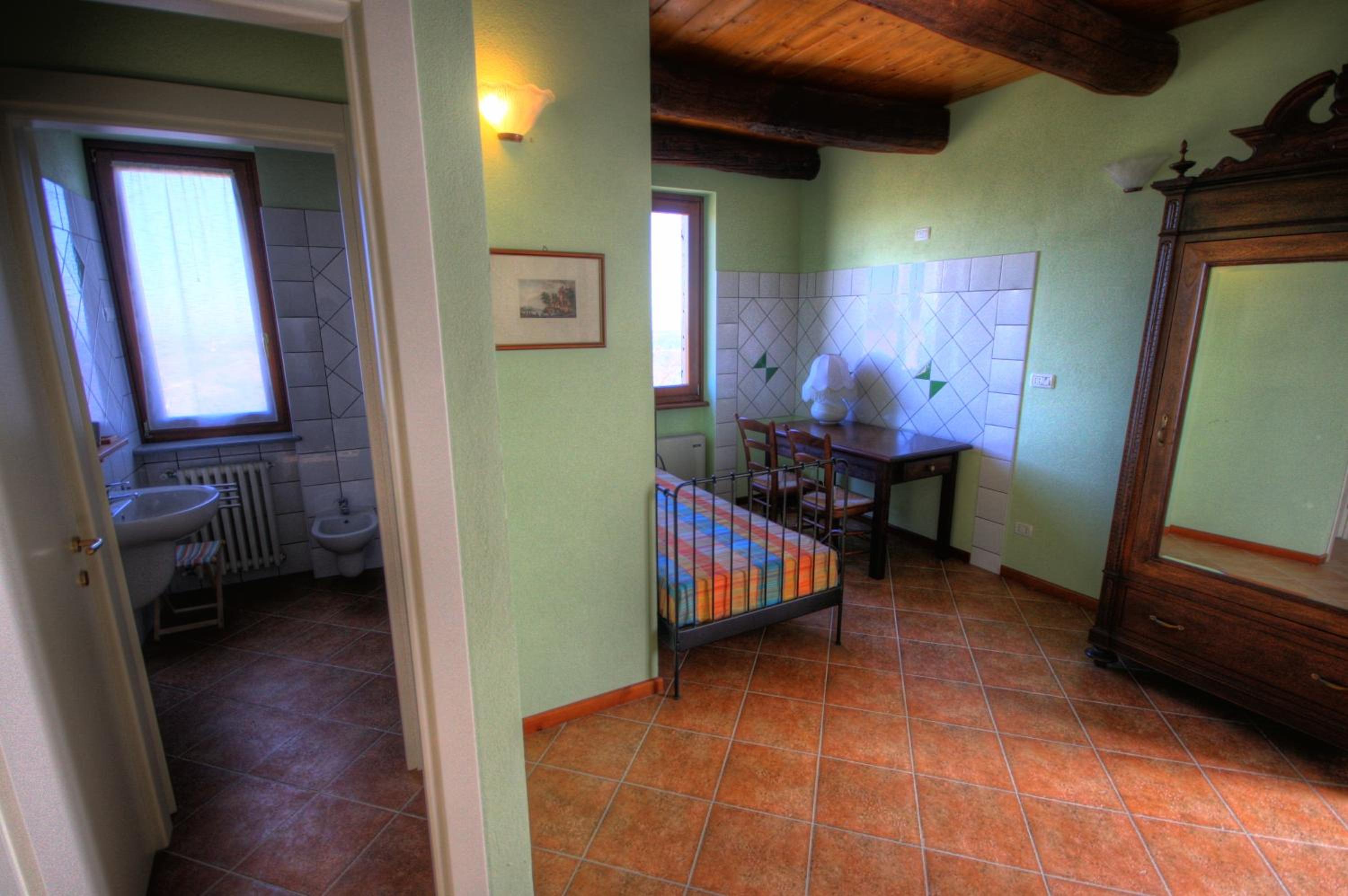 Photo 32