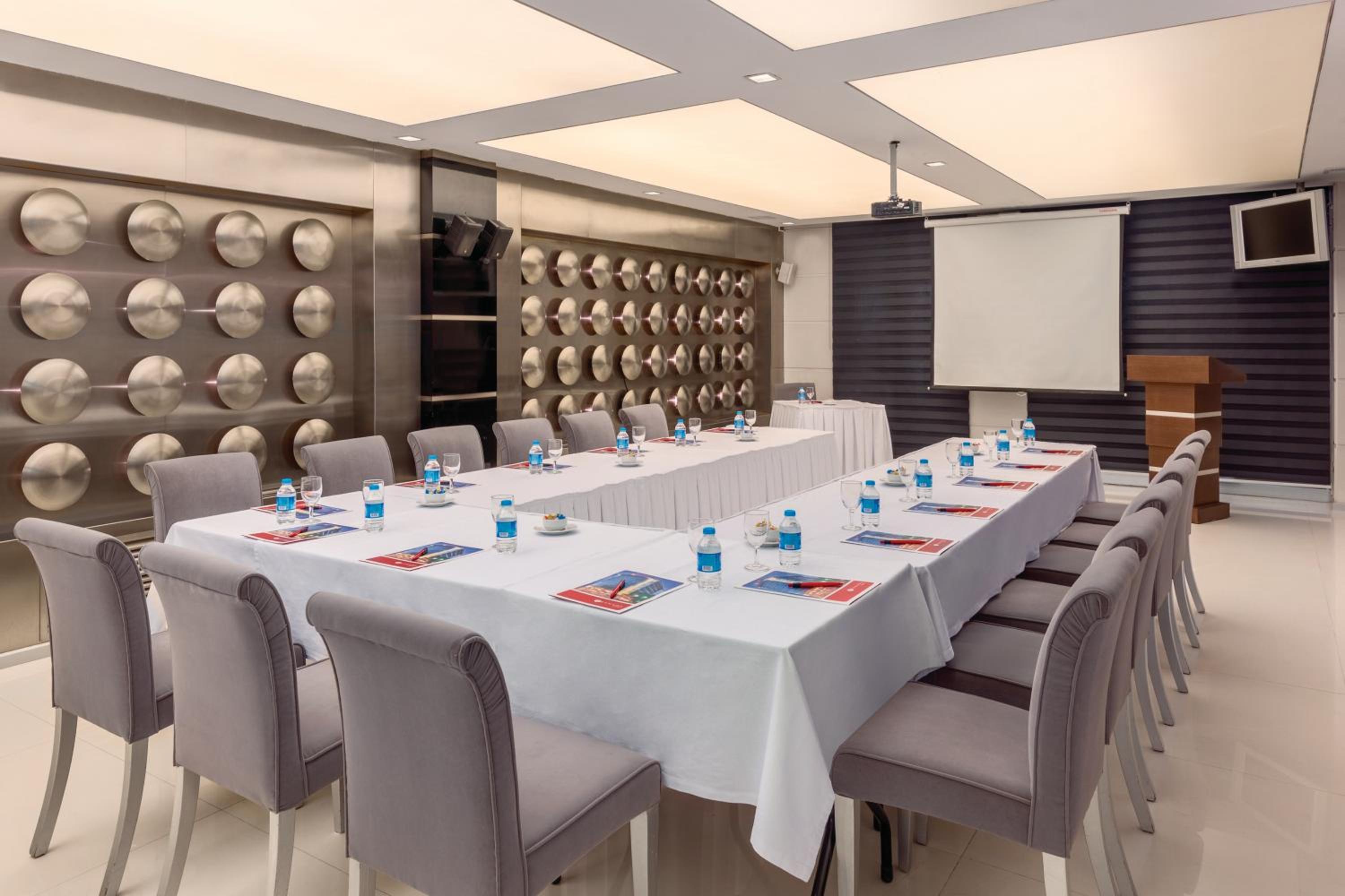 Ramada by Wyndham Ankara - Image 12