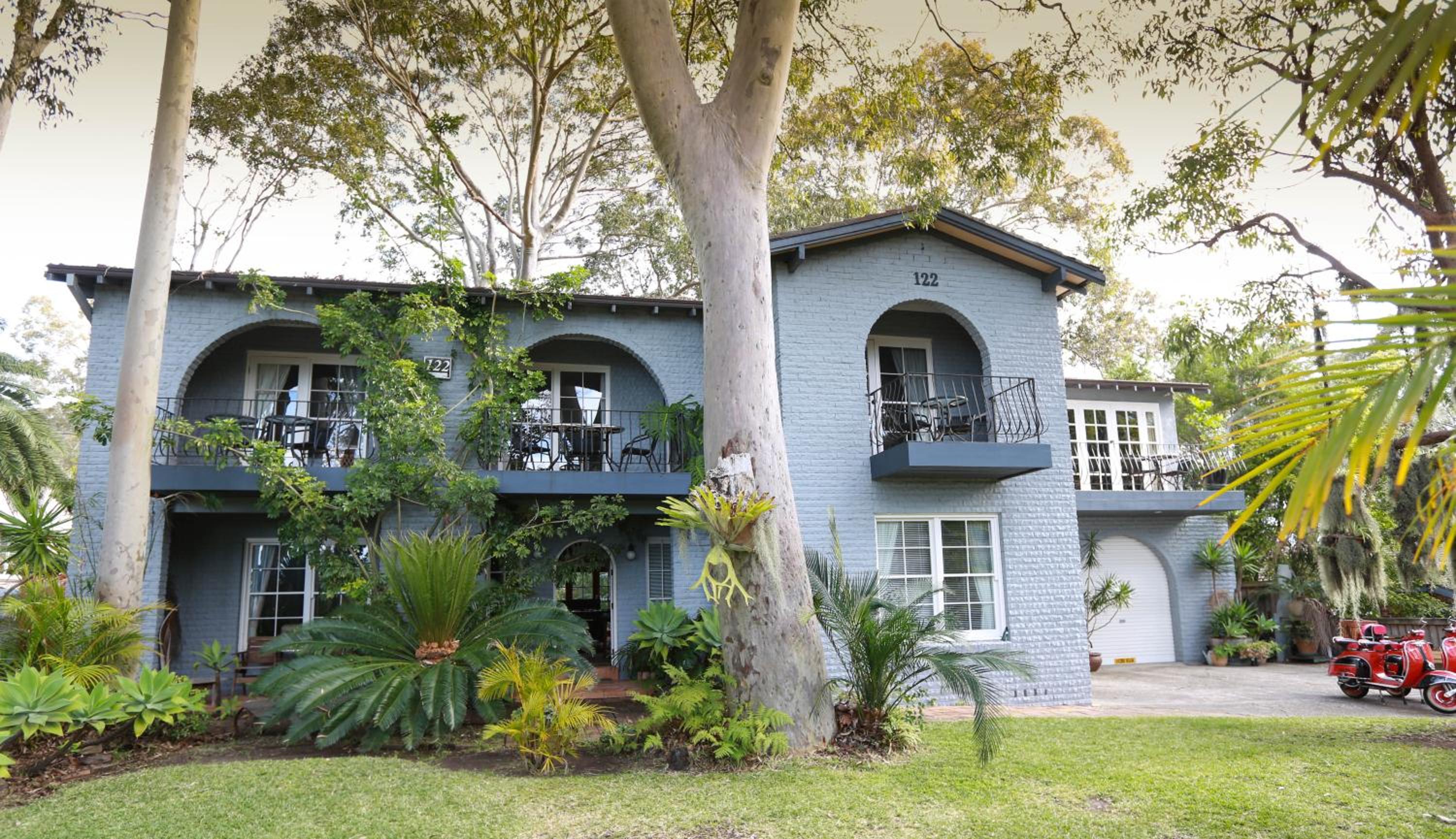 Hotel Palm Beach Bed & Breakfast - Image 1