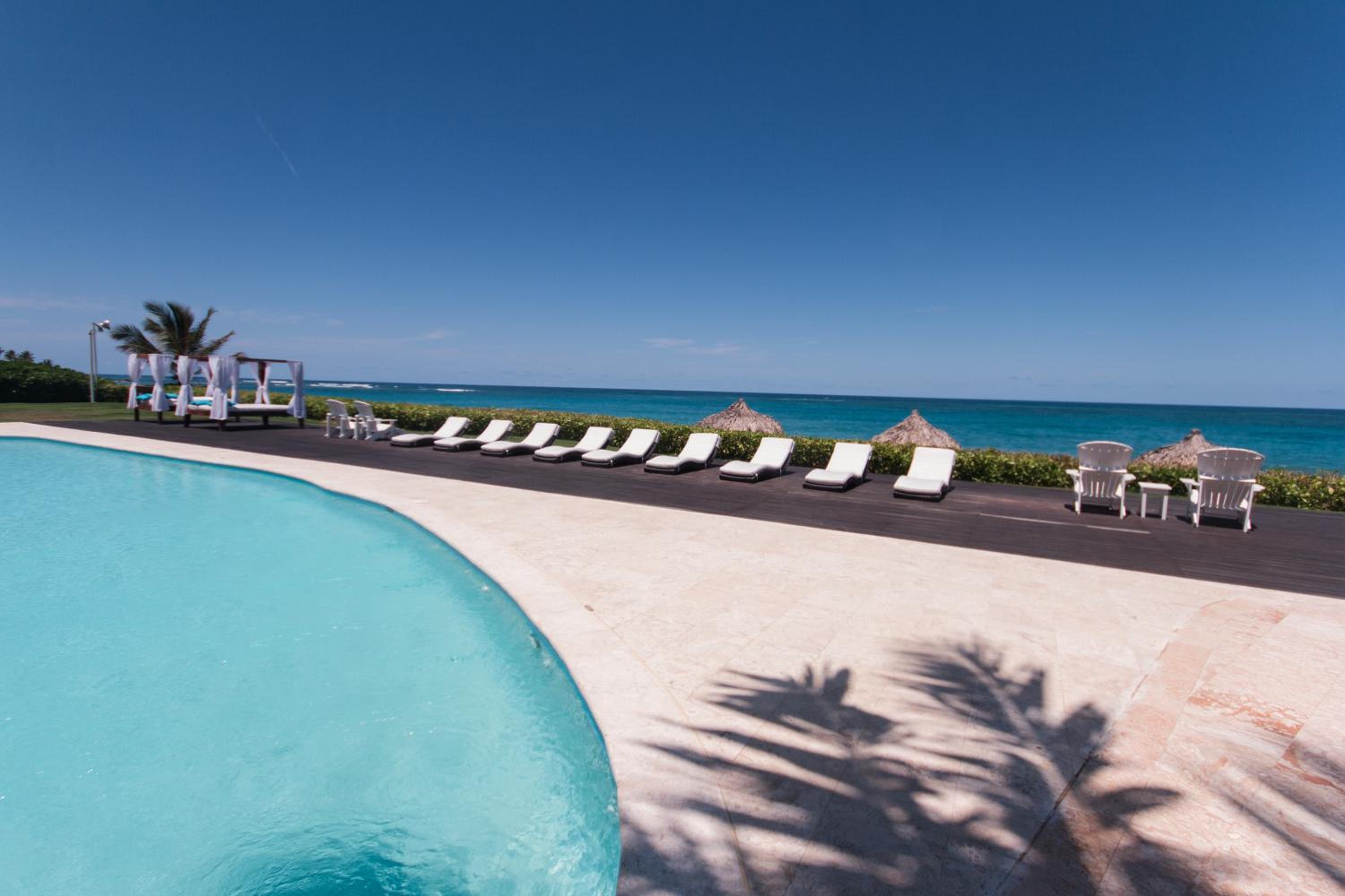 Seawinds Studio - Beachfront Getaway