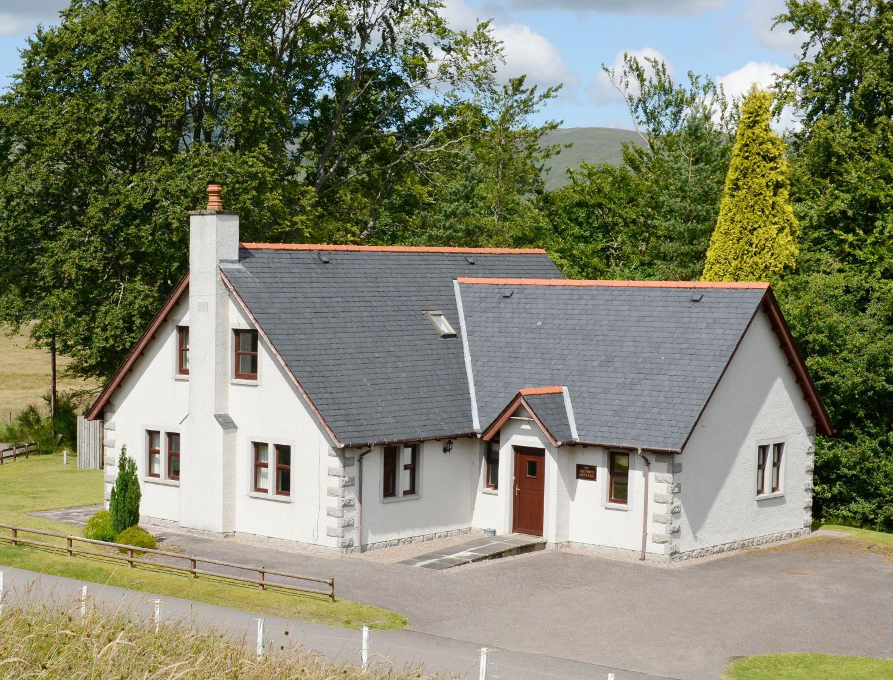 The Factor's Inn & Factor's Cottage view 4