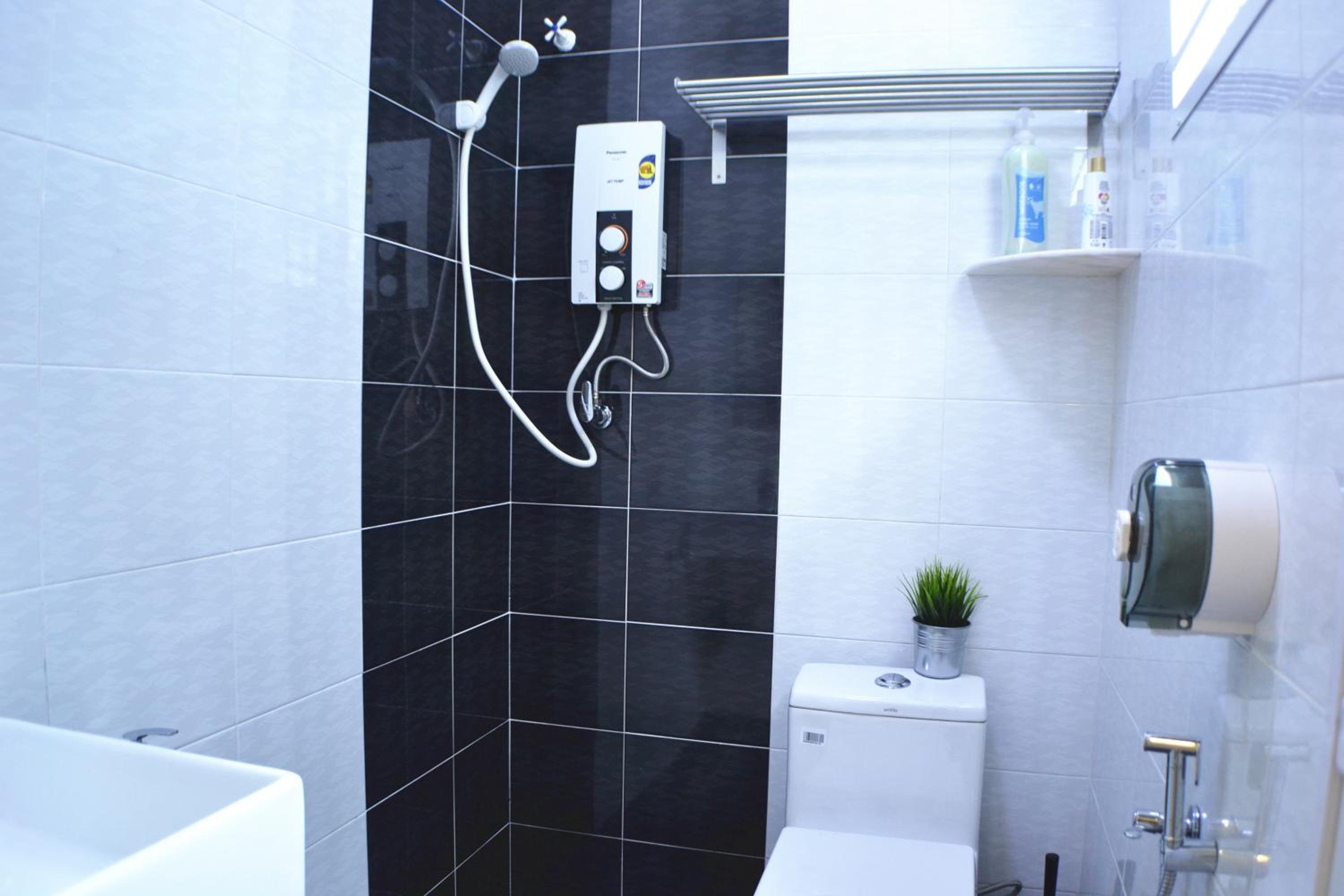 H&H 1 Guest House photo 5