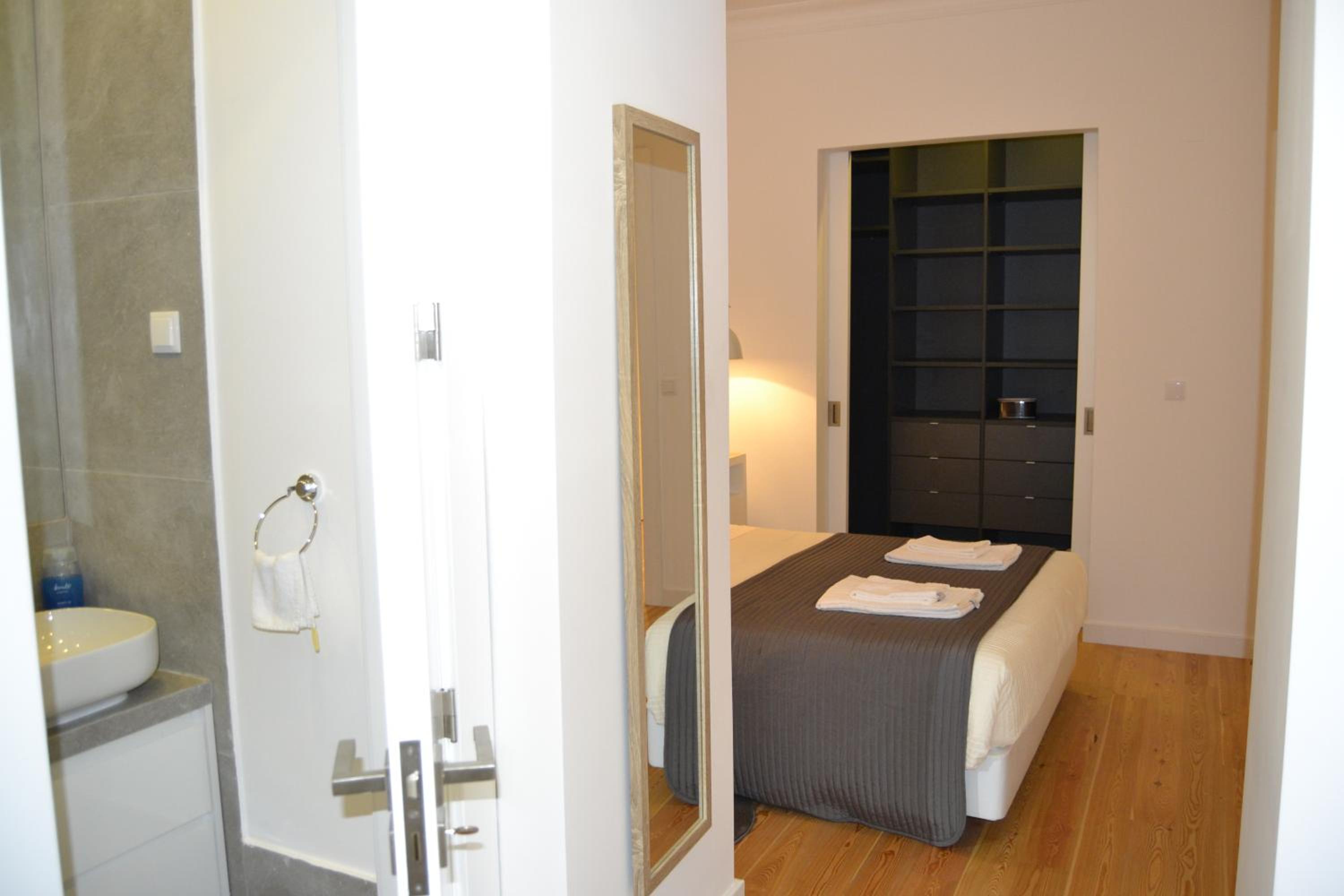Center Garden luxury Apartment view 3