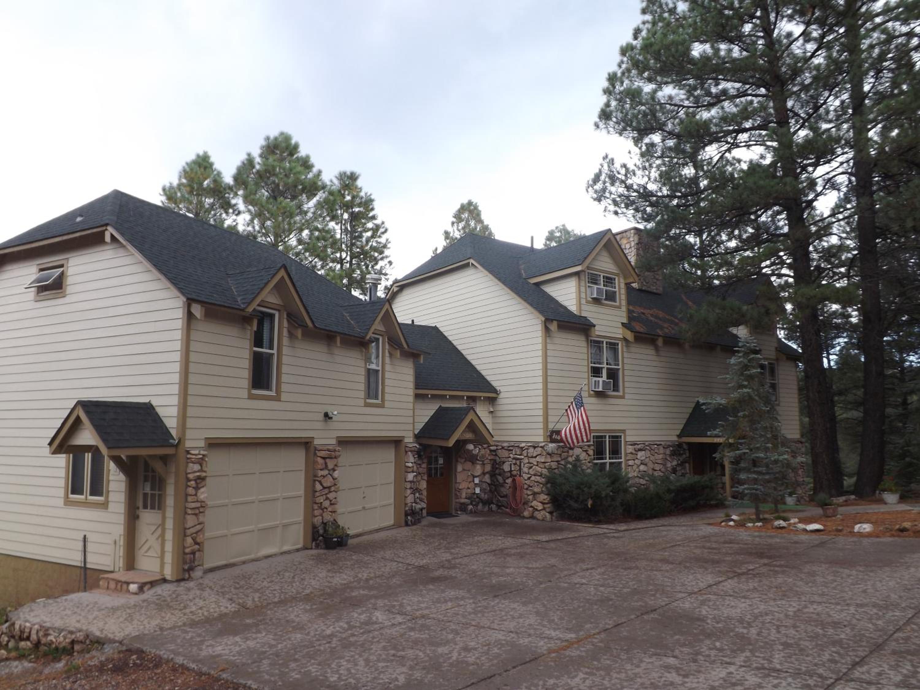 Arizona Mountain Inn & Cabins