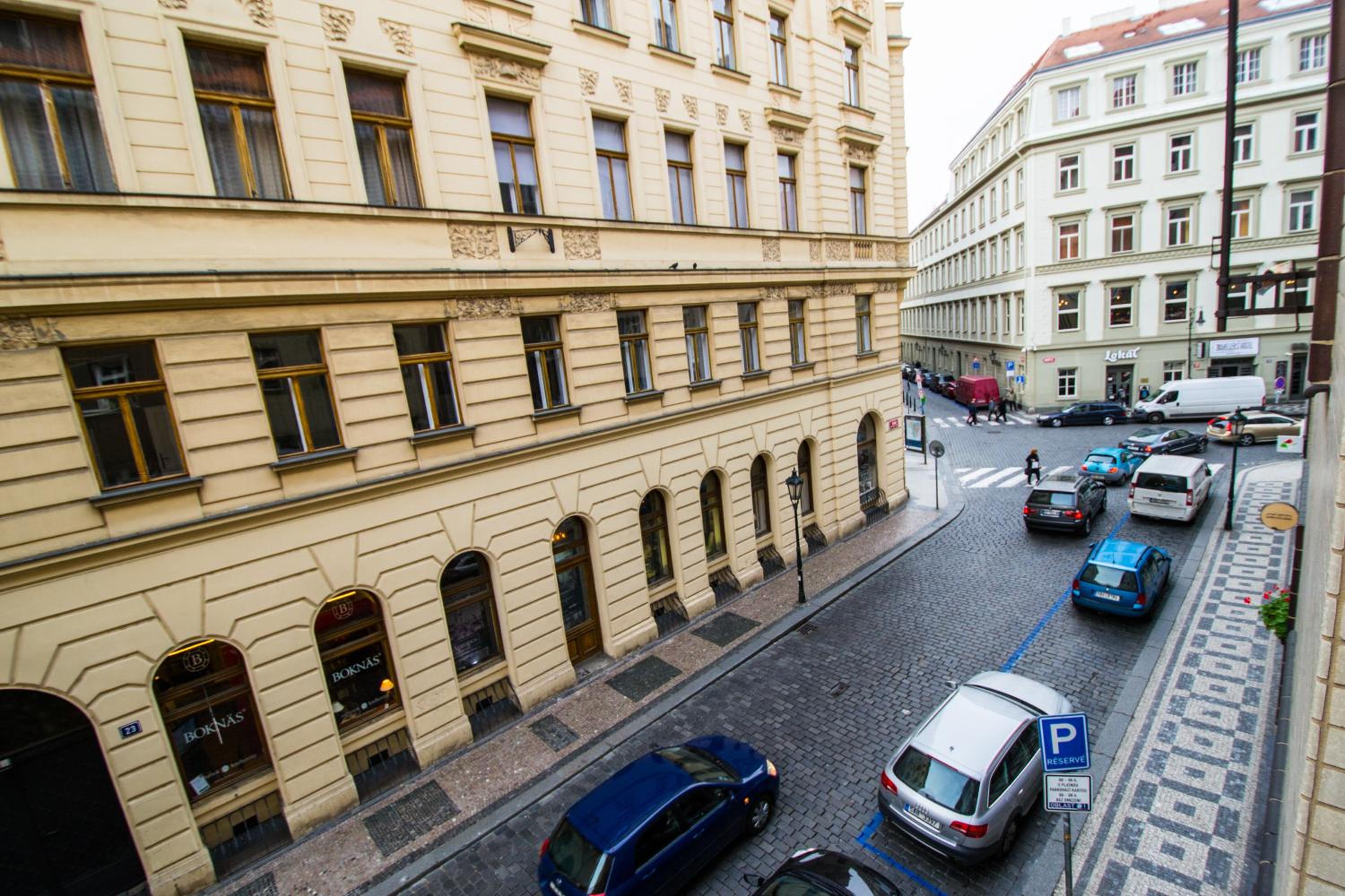 Old Town Rybna Apt by Ruterra