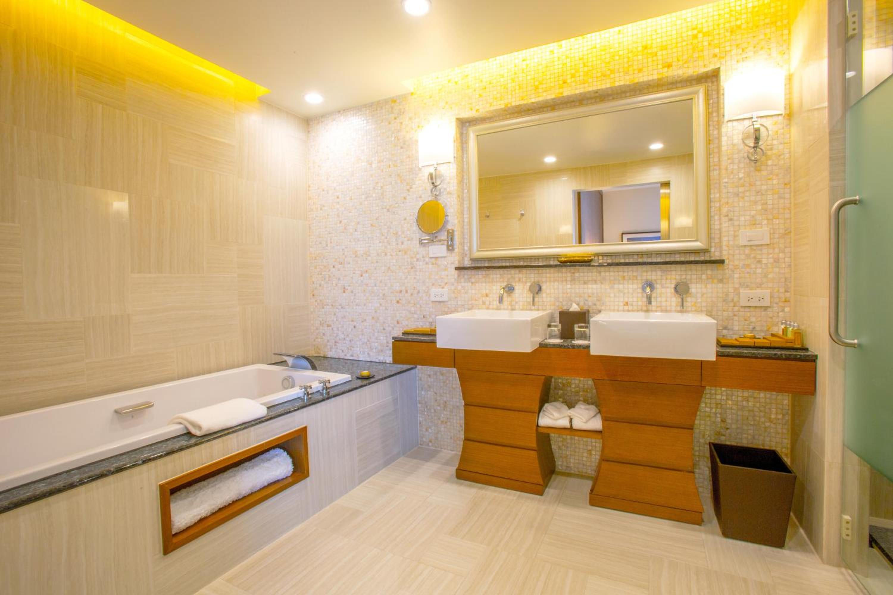 Dusit Thani Guam Resort