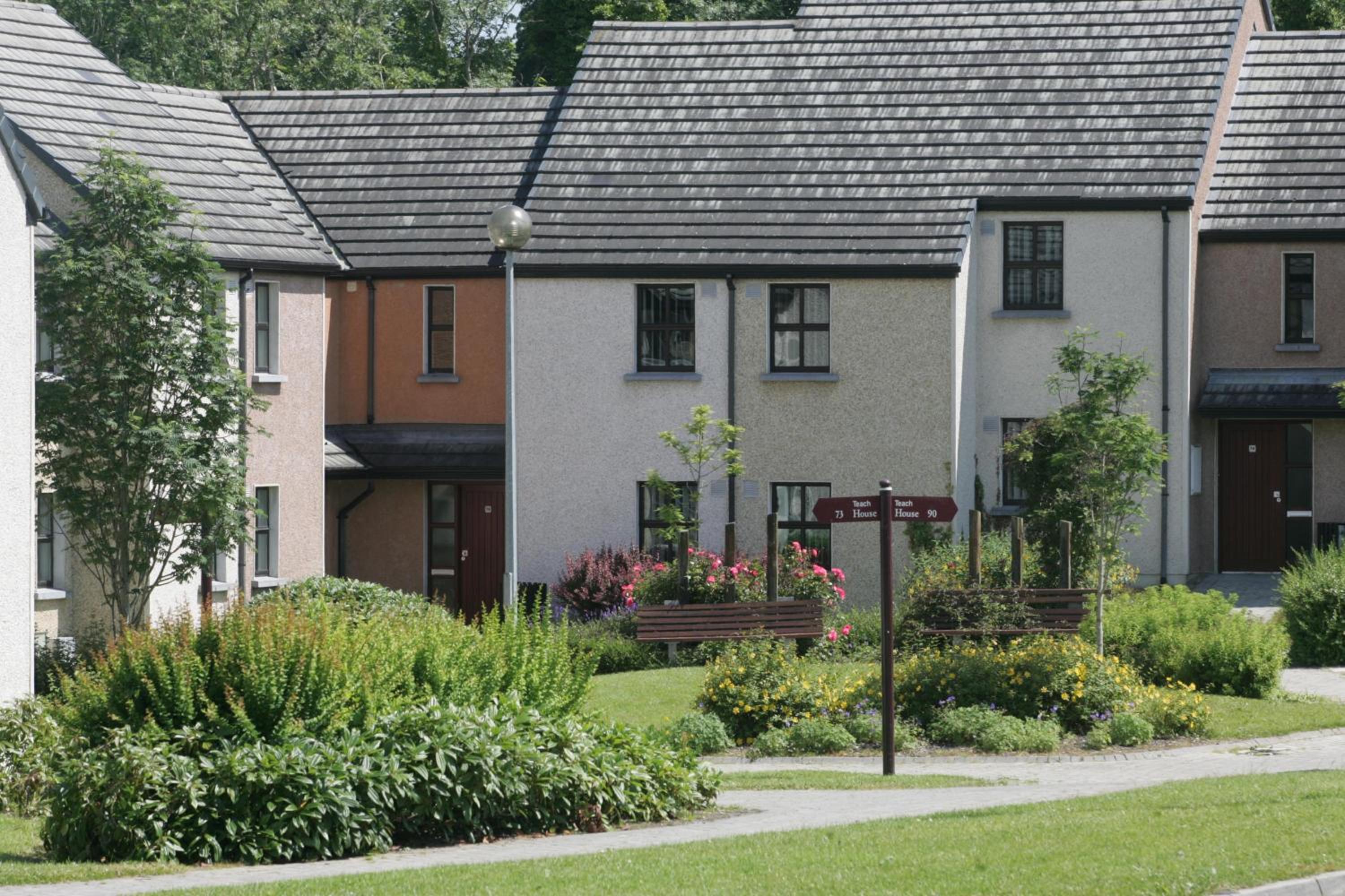 Hotel Brennan Court Guest Accommodation - Image 1