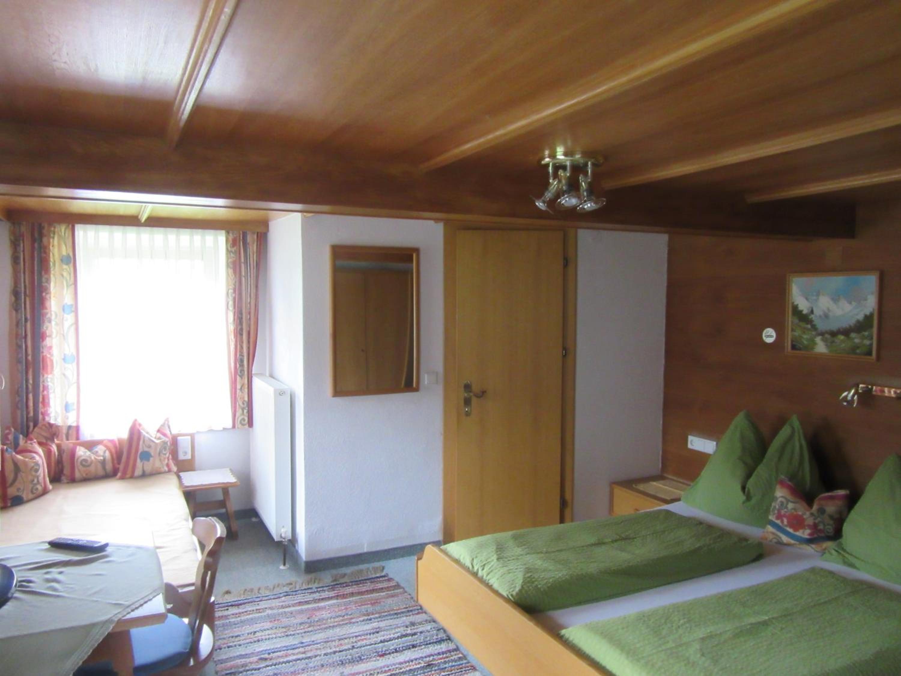 Photo 33