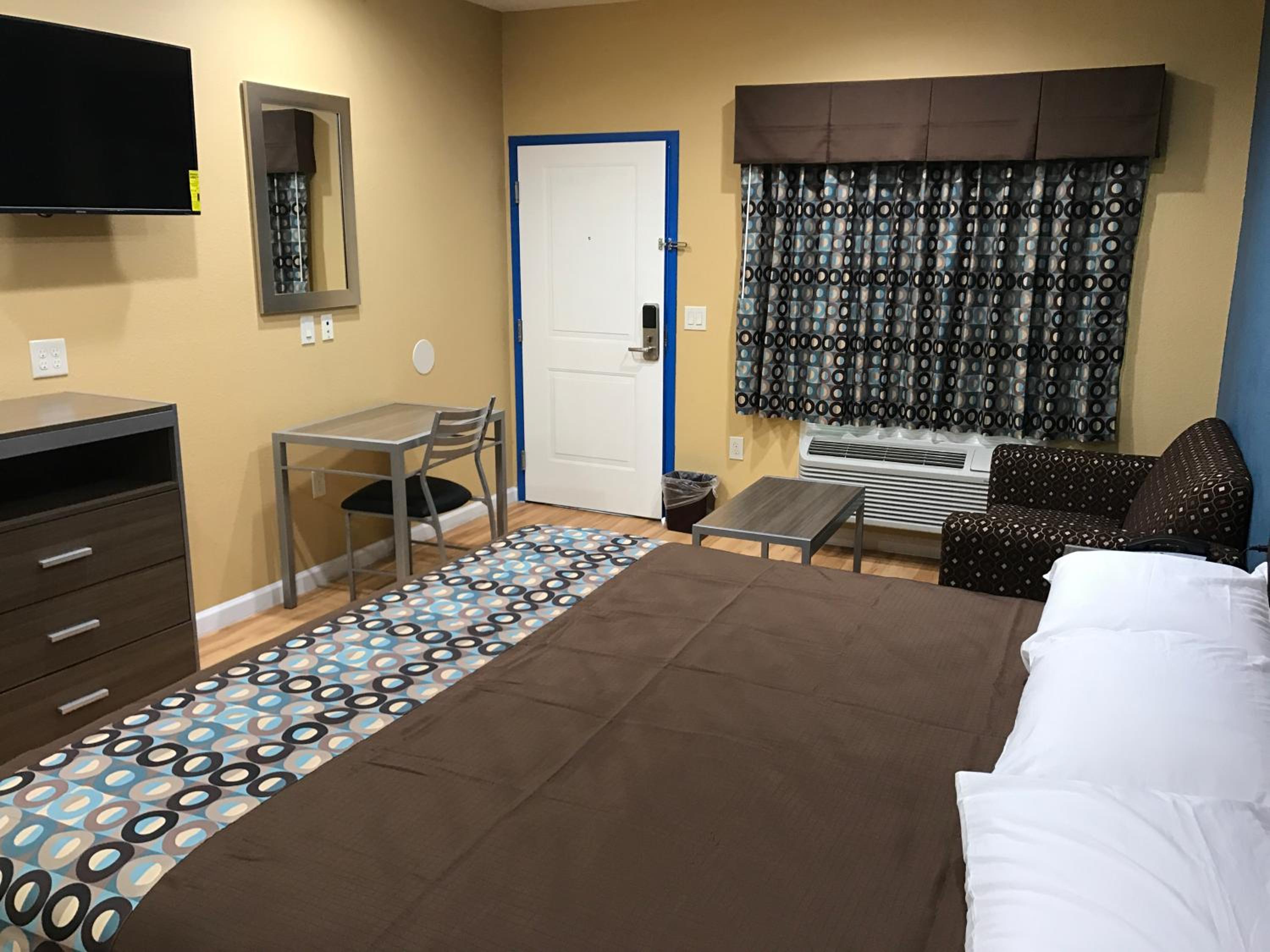 Deluxe Inn & Suites - Baytown