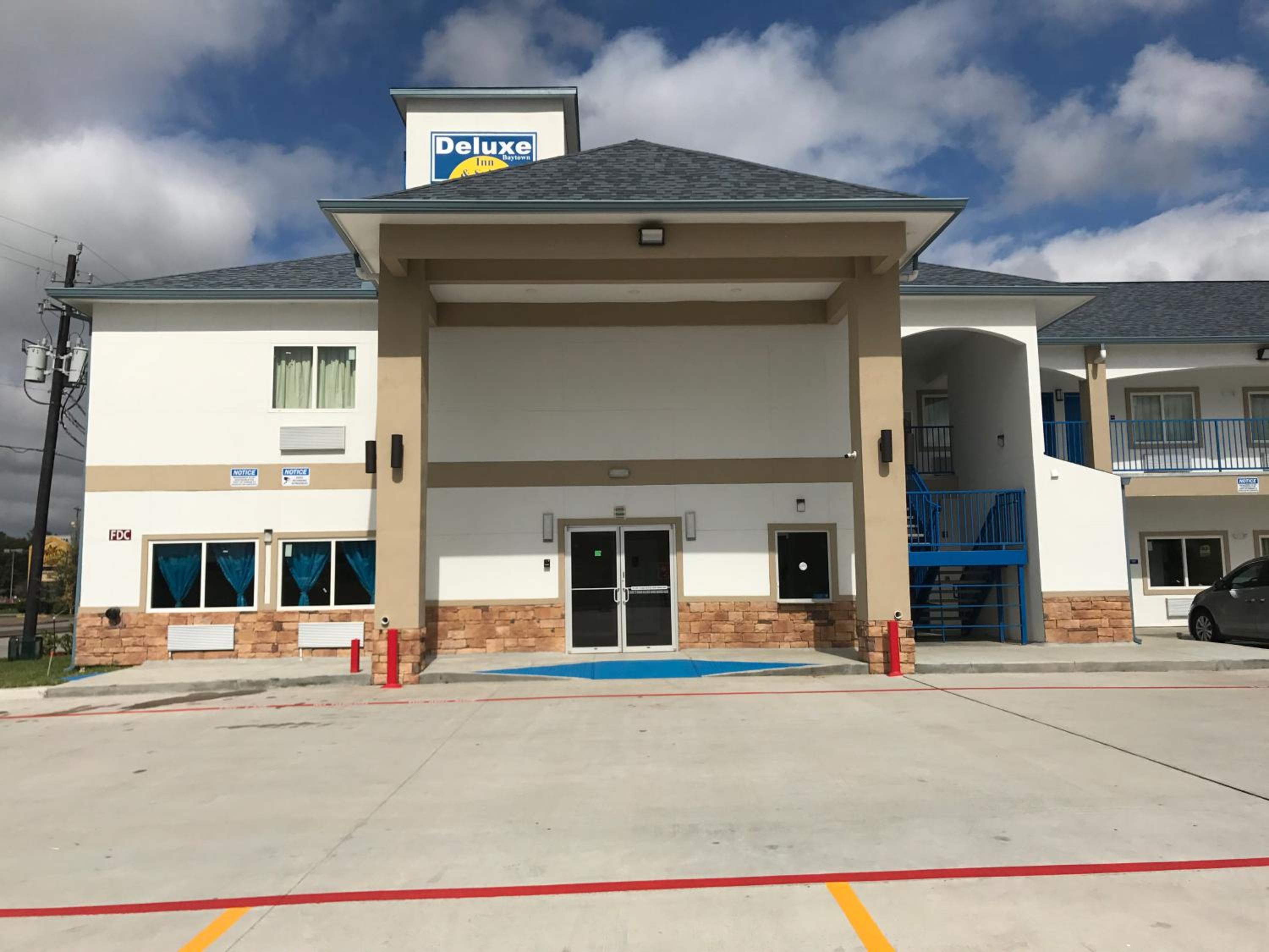 Deluxe Inn & Suites - Baytown