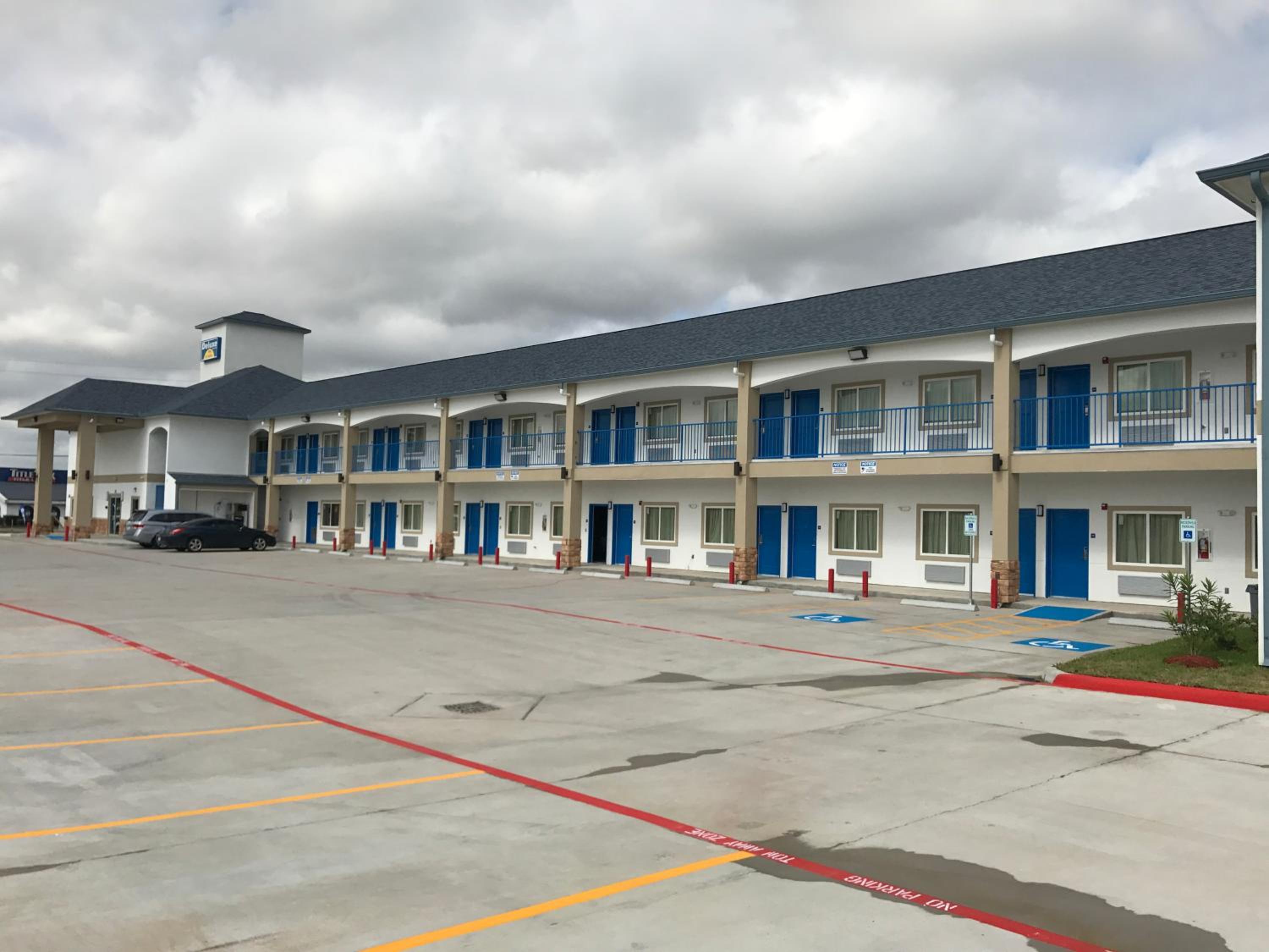 Deluxe Inn & Suites - Baytown