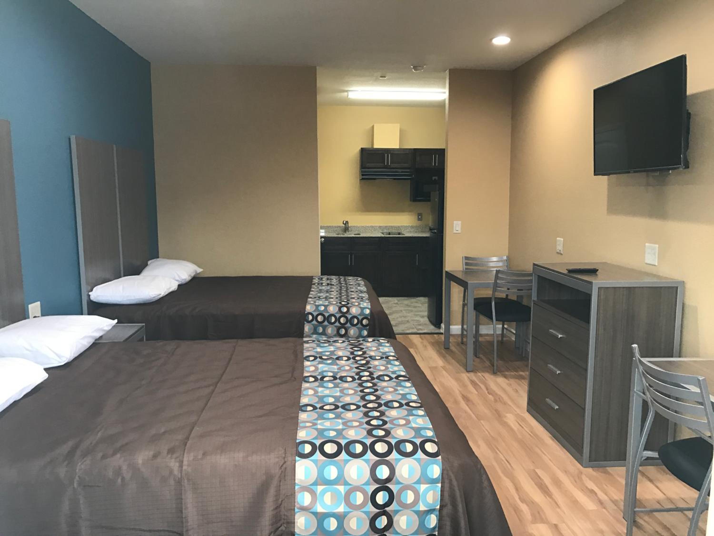 Deluxe Inn & Suites - Baytown