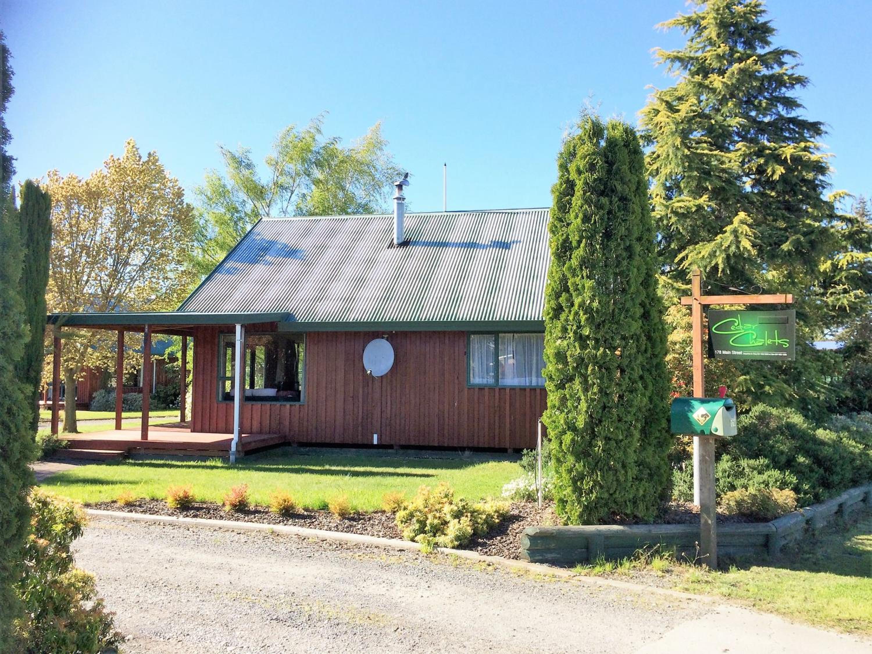 Cedar Chalets and Barkers Lodge view 3