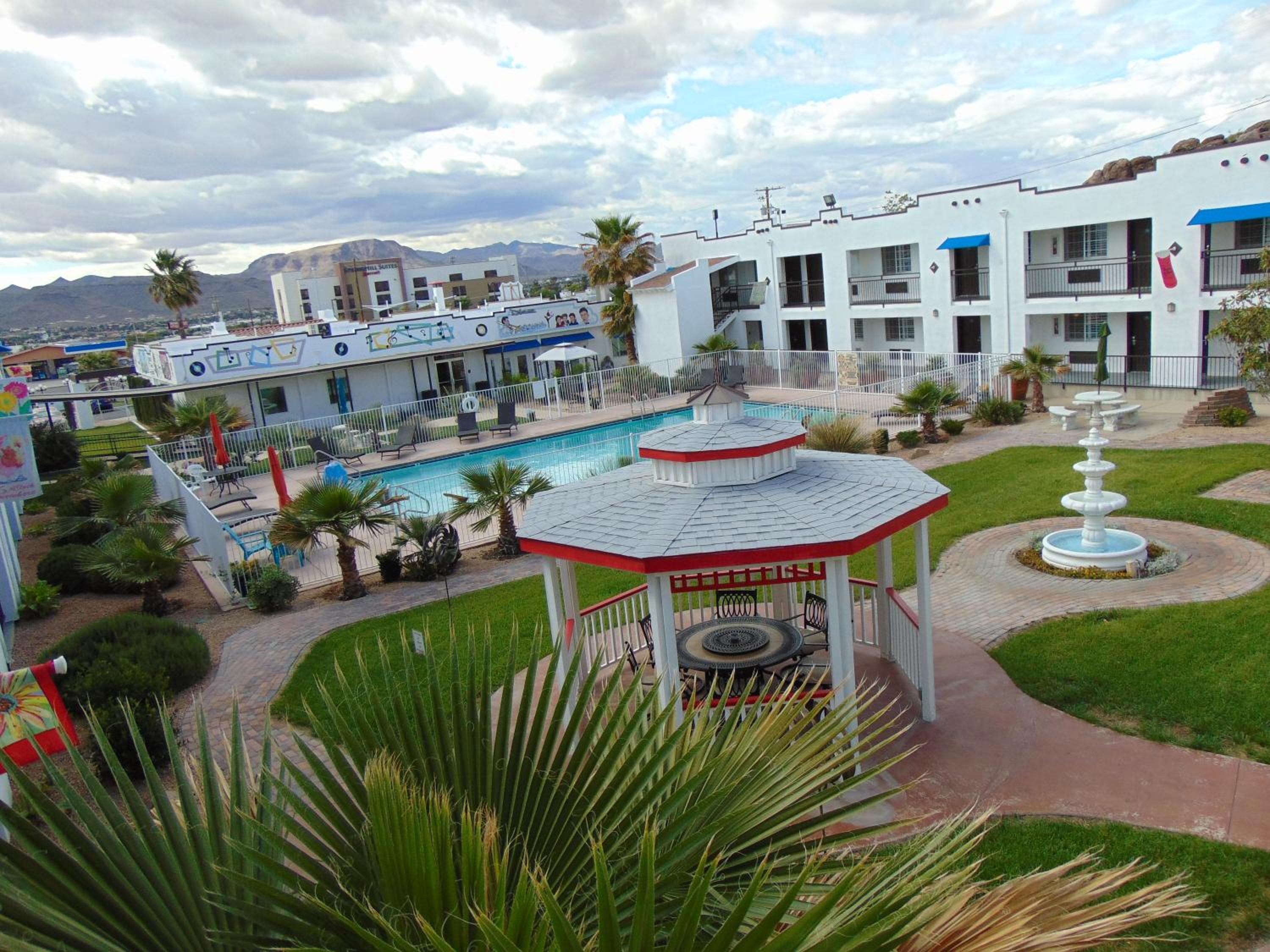 Kingman Vacations - Ramada by Wyndham Kingman - Property Image 3