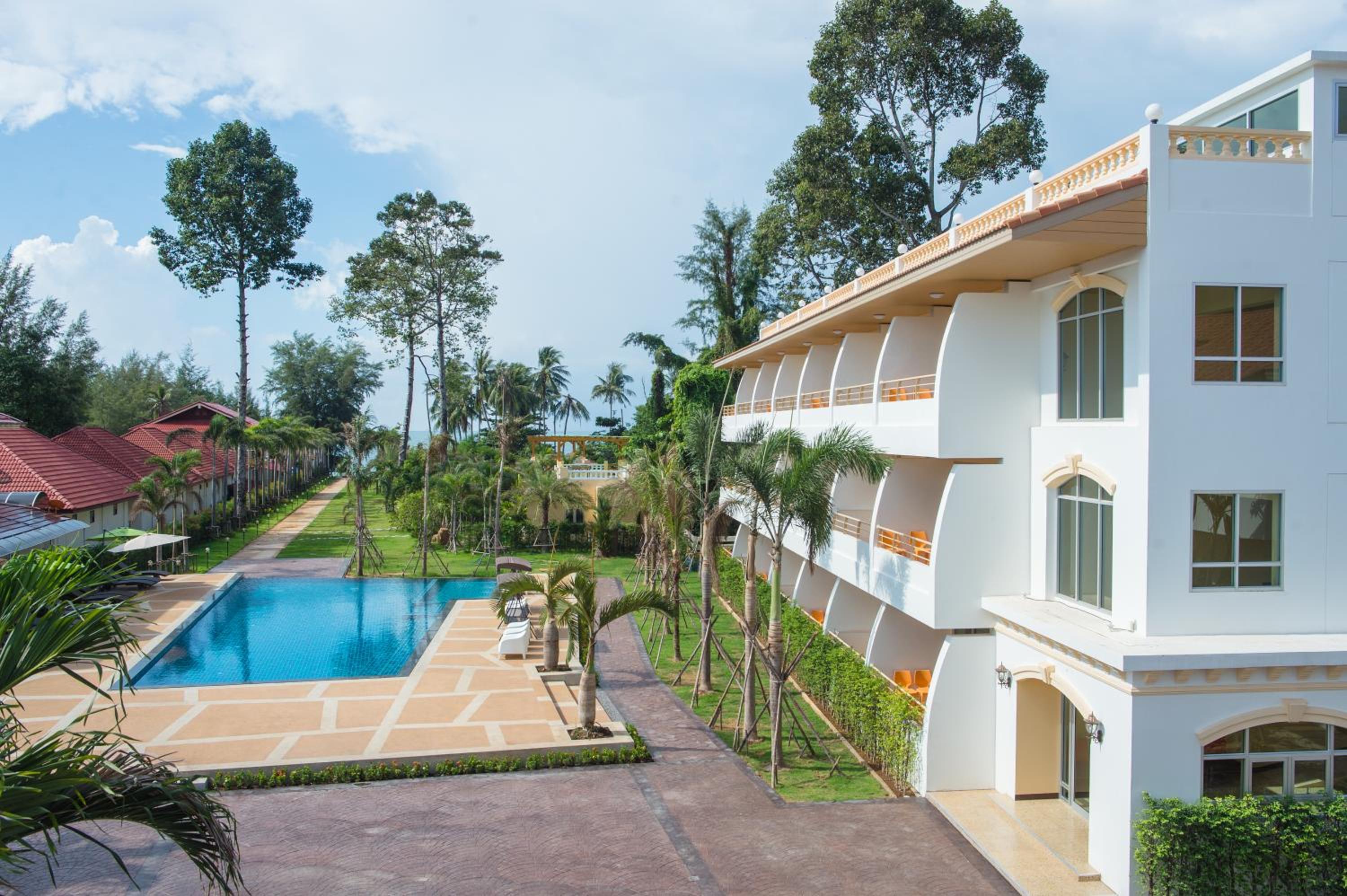 Hotel Villa Blanca Hotel & Restaurant - Image 1