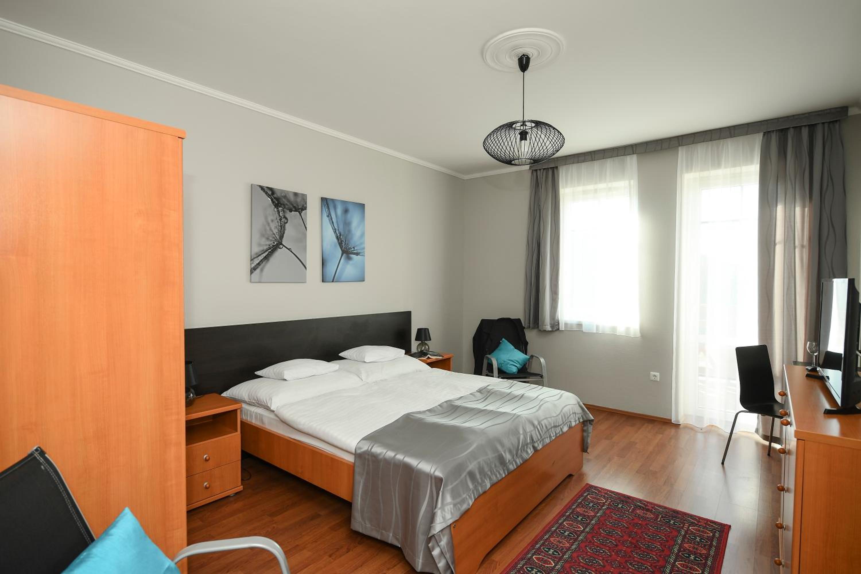 Photo 8