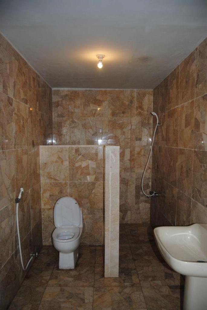 77 Sunset Plaza, Cisolok - 10