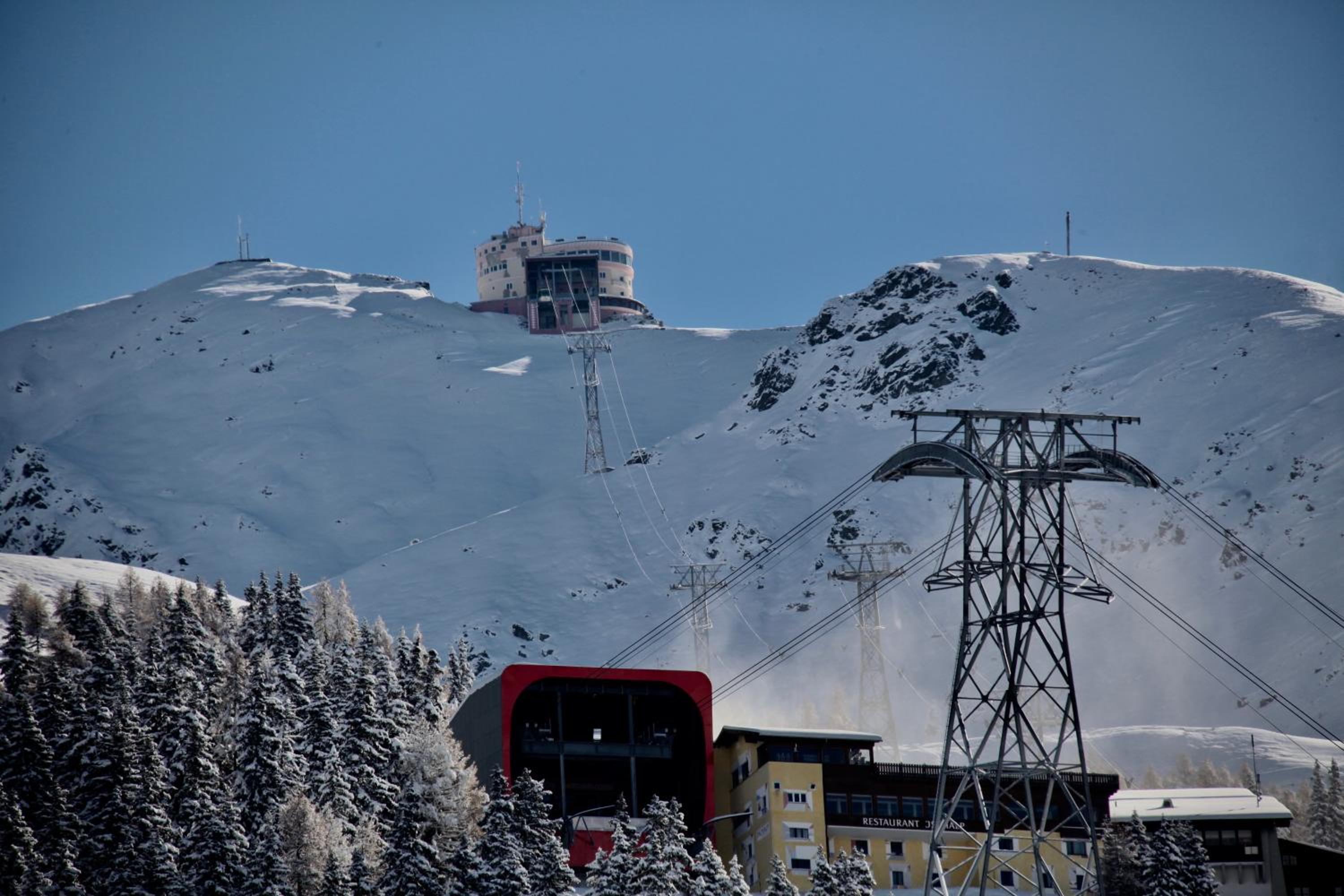 New renovated apartment in center of Davos view 5