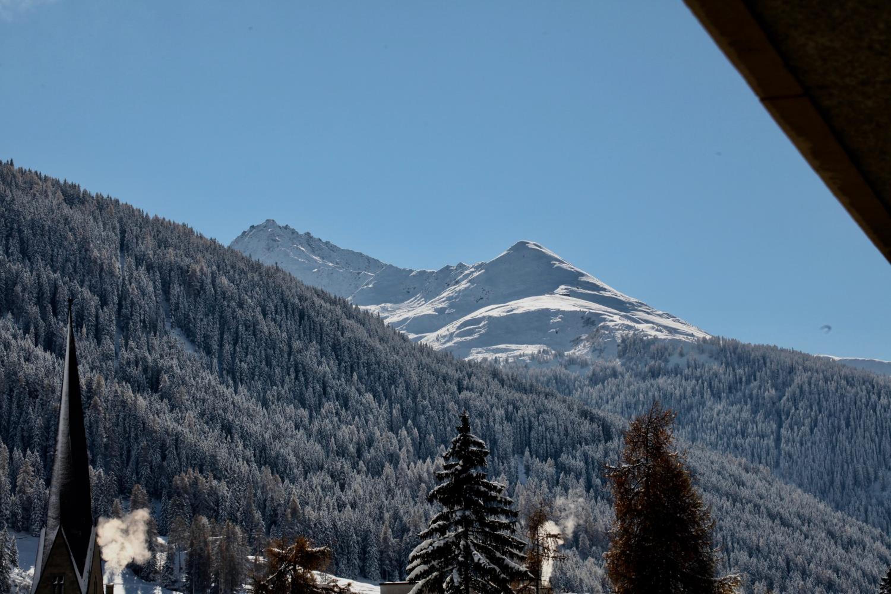 New renovated apartment in center of Davos view 4