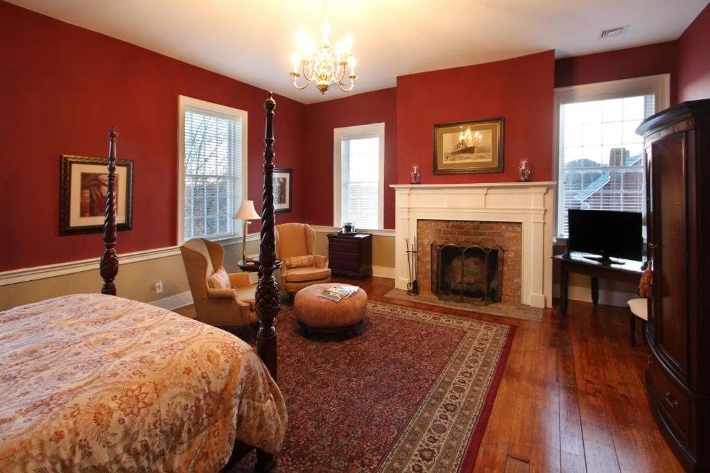 Hale Springs Inn view 4