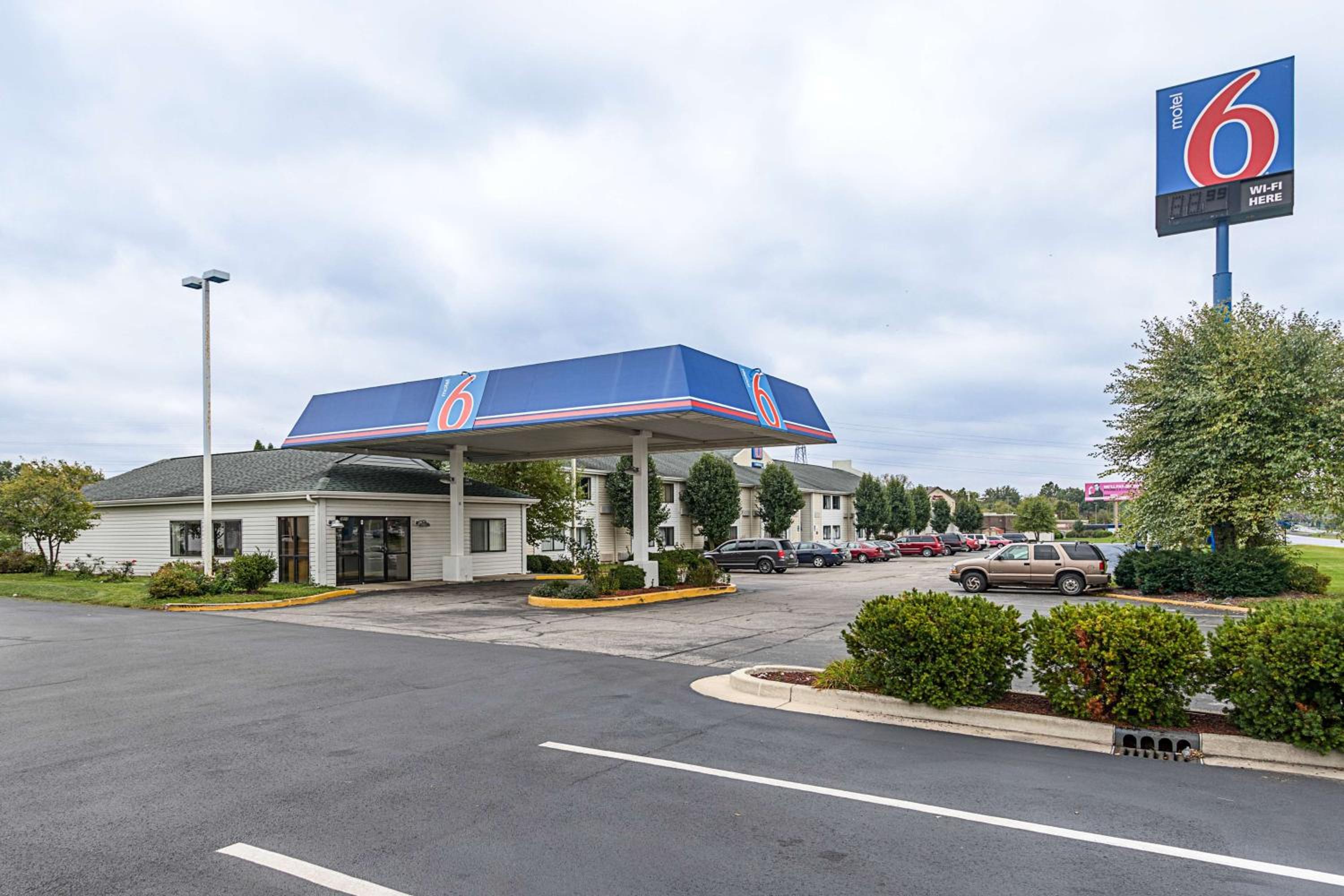 Kokomo Vacations - Motel 6-Kokomo, IN - Property Image 1